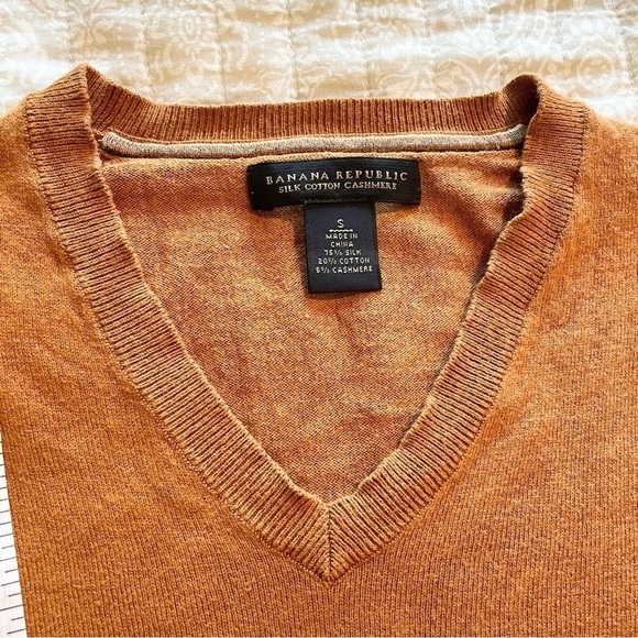 Banana Republic Gold Orange Silk Cotton Cashmere Blend V-Neck Sweater Small - Picture 8 of 9
